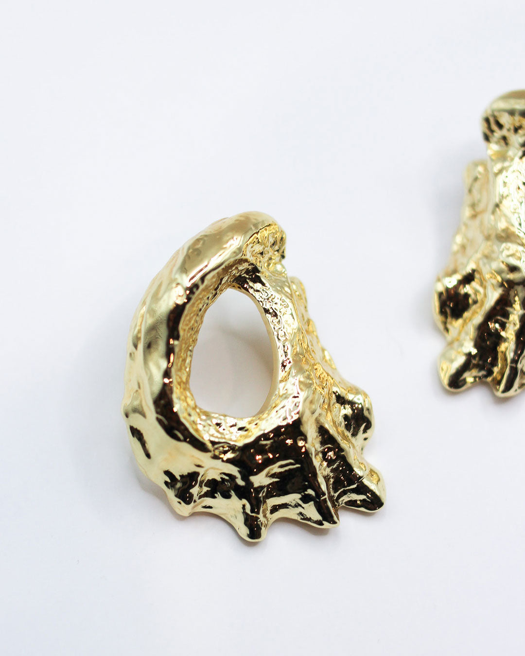 HORIZONS SHELL EARRINGS